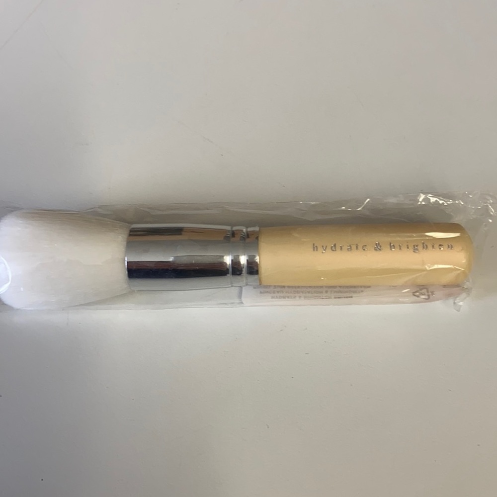 Bare Escentuals hydrate & brighten brush